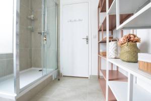 Kúpeľňa v ubytovaní HSH Traversière-Boulogne-Billancourt I Appartement 4P