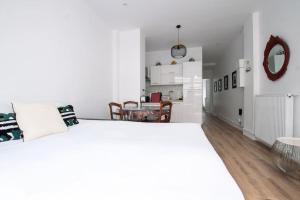 Posteľ alebo postele v izbe v ubytovaní HSH Traversière-Boulogne-Billancourt I Appartement 4P