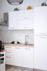Kuchyňa alebo kuchynka v ubytovaní HSH Traversière-Boulogne-Billancourt I Appartement 4P