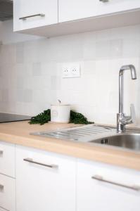 Kuchyňa alebo kuchynka v ubytovaní HSH Traversière-Boulogne-Billancourt I Appartement 4P