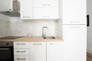 Kuchyňa alebo kuchynka v ubytovaní HSH Traversière-Boulogne-Billancourt I Appartement 4P