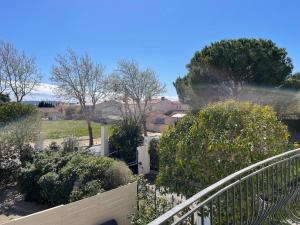 Vonkajšia záhrada v ubytovaní Les Ecuries - 3 bedroom Gîte with plunge pool near Narbonne & the Canal du Midi