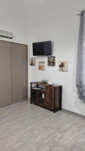 A television and/or entertainment centre at La piccola Perla