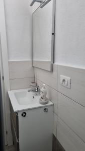 A bathroom at La piccola Perla Még 25 kép