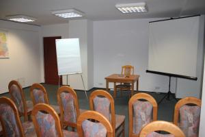 The business area and/or conference room at Willa Excelsior