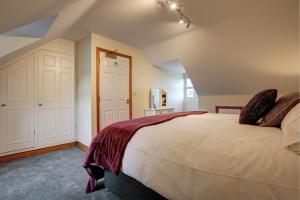 a bedroom with a large bed in a attic at Bakers Yard in Wells next the Sea
