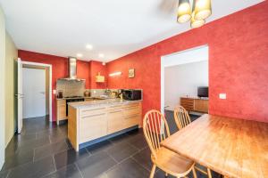 Kuchyň nebo kuchyňský kout v ubytování Gîte Le Jorat - Appartement B + 13 fotografií
