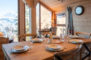 Fotografie z fotogalerie ubytování La vente en poupe : Luxury chalet (11p). 5 bedrooms and 3 bathrooms. In the centre of Vallandry, with a beautiful view v destinaci Landry