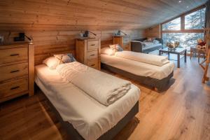 Postel nebo postele na pokoji v ubytování La vente en poupe : Luxury chalet (11p). 5 bedrooms and 3 bathrooms. In the centre of Vallandry, with a beautiful view