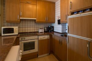 Kuchnia lub aneks kuchenny w obiekcie M&R Apartamento - Swimming Pool - Garage - AC
