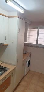 Kuchnia lub aneks kuchenny w obiekcie Beautiful apartment with view on the sea with aircond.