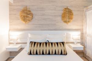 Postel nebo postele na pokoji v ubytování Vila Baleira Suites + 37 fotografií