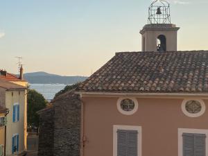 a building with a bell tower on top of it at Lumineux T3 avec vue Mer dans le Centre Historique in Sainte-Maxime +1 photo