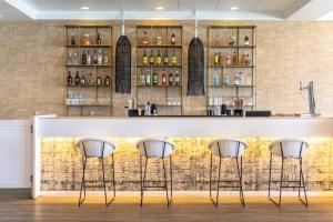 Lounge nebo bar v ubytování Vila Baleira Suites