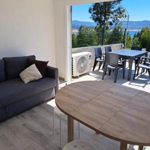 A seating area at A Casiña do Antonio