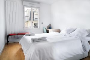 Posteľ alebo postele v izbe v ubytovaní Convenient 2BR Apt near subway