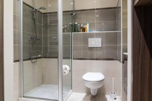 Koupelna v ubytování Convenient 2BR Apt near subway