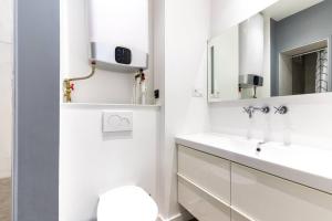 Koupelna v ubytování Gaité Montparnasse : Magnifique Studio