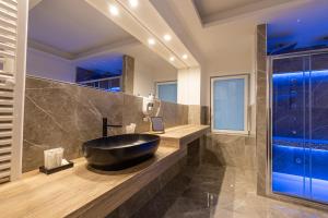 a bathroom with amassive black tub in the middle at Maximum Exclusive Suite & Spa in Palermo