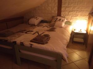 Postel nebo postele na pokoji v ubytování Maison proche circuit des 24h
