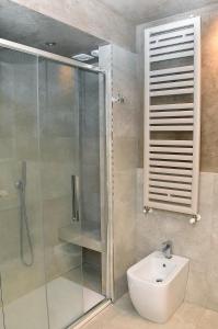 A bathroom at B&B Cava Rossa