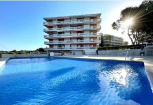 Bazén v ubytovaní Colibri Apartment Beach alebo v jeho blízkosti