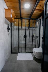 Koupelna v ubytování MAKSUDİYE ŞELALE TATİL KÖYÜ