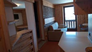 a small living room with a couch and a window at Appartamenti Miriam in Passo del Tonale