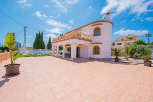 Casa blanca grande con patio grande en Villa Fuster - PlusHolidays, en Calpe