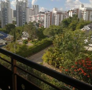 a balcony with a view of a city with buildings at Apartamento en Cañaveral in Floridablanca