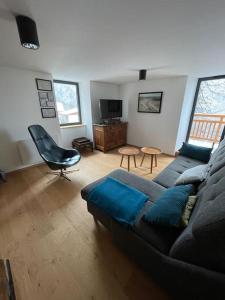 Posezení v ubytování Le Sarana : 75m2, calme, belle vue avec terrasse.