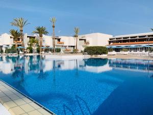 a large swimming pool with blue water in a resort at Tenerife Primavera in Arona