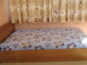 Ένα ή περισσότερα κρεβάτια σε δωμάτιο στο Beachfront Apartment - Sleeps 3 & Free Parking