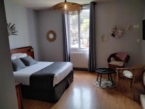 Afbeelding uit fotogalerij van Hotel Restaurant La Traverse in Cénac-et-Saint-Julien