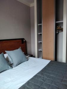 Afbeelding uit fotogalerij van Hotel Restaurant La Traverse in Cénac-et-Saint-Julien