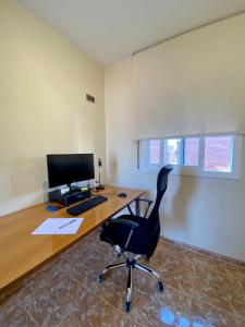 A television and/or entertainment centre at Atico duplex en Malgrat de Mar