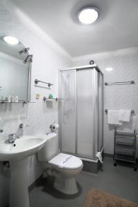 Koupelna v ubytování Inter Hotel