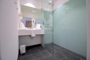 A bathroom at Sporthotel Zederhaus im Lungau Még 32 kép