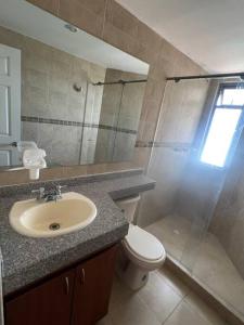 a bathroom with a sink and a toilet and a shower at Fresco, cómodo y Amplio! in Neiva