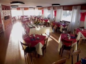 En restaurant eller et andet spisested på Hotel Nuovo Pecetto