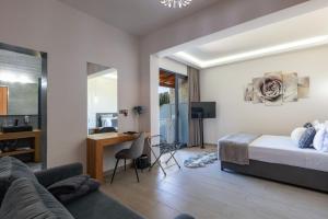 TV a/nebo společenská místnost v ubytování Agapi Luxury Villa