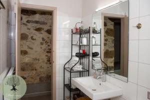 Ένα μπάνιο στο DOLONAS Cosy House +32 φωτογραφίες