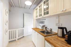 Kuchyň nebo kuchyňský kout v ubytování Mykonos Psarou Place