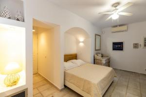 Postel nebo postele na pokoji v ubytování Mykonos Psarou Place