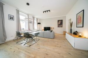 a living room with a table and a couch at Favorite Stays - Suite And More - Kitchen in Neuss +31 photos