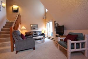 Posezení v ubytování Lake Placid Lodge by Whistler Retreats