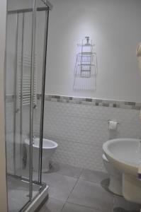 A bathroom at Il Giardinetto Guest House Még 19 kép