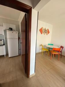 a kitchen and dining room with a table and chairs at Apartamento cidade ocian Praia Grande in Praia Grande