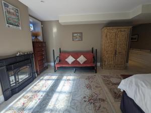 Farmhouse Suite tesisinde bir oturma alanı