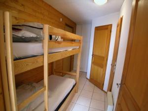 Poschodová posteľ alebo postele v izbe v ubytovaní Appartement cosy à Châtel, proche centre et télécabines, Multi Pass été 2024 à 3€/jour/personne! - FR-1-693-77